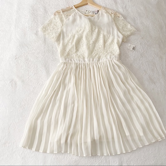 NWT Off White Pleated Skirt Lace Dress - Picture 2 of 12